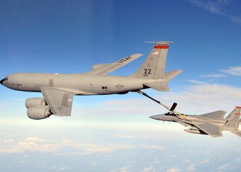 Američka vojska šalje nosač aviona i avione za nadopunu gorivom u zraku
