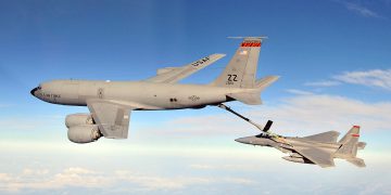 Američka vojska šalje nosač aviona i avione za nadopunu gorivom u zraku