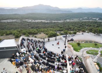 Ana Rucner na Srđu: Ni bura nije zaustavila tradiciju dugu 15 godina (FOTO)