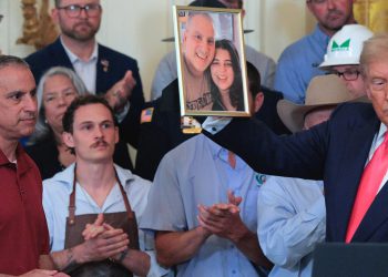 Anđeoski rodbina pridružuju se Trumpu u nagovoru Kongresa da donese “veliki, prekrasan Bill”