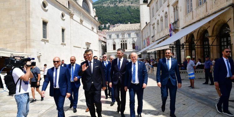 Andrej Plenković susreo se s županom Blažom Pezom i gradonačelnikom Dubrovnika Mato Frankovićem… Gledat će i utrku E1