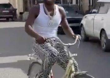 Antonio Brown ismijava policajce na društvenim medijima i kaže da je u Iranu nakon uhićenja zbog pokušaja ubojstva