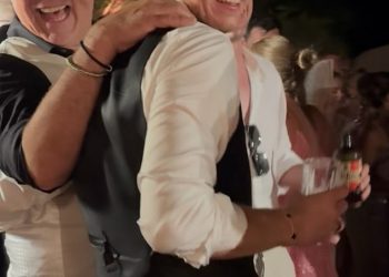 Arsenal Legenda iznenađujući je gost na vjenčanju Aarona Ramsdalea kao bivše zabave golmana Gunnera sa suprugom Georginom