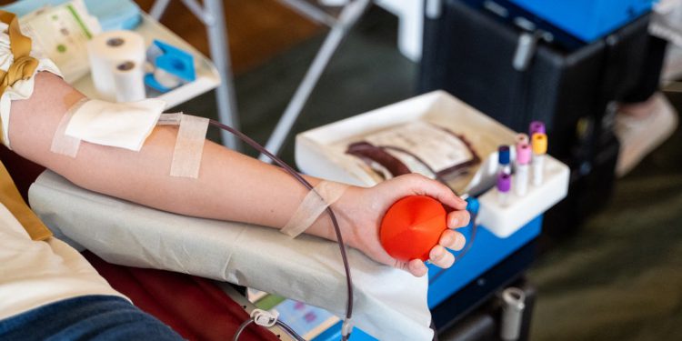 Australija podiže zabranu sprječavajući gay muškarce da doniraju krv i plazmu