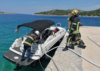 Austrijanac ulio 400 litara u krivi spremnik i zagadio more u Murteru!