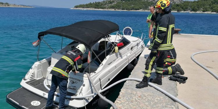 Austrijanac ulio 400 litara u krivi spremnik i zagadio more u Murteru!