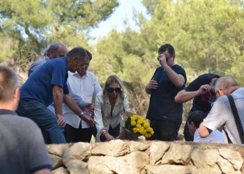 Ava se u suzama oprostila od svoga oca. Zahvalila je za sve što je za nju učinio