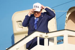 Američki predsjednik Donald Trump stiže u zračnu luku Amsterdam Schiphol uoči Samita NATO -a 2025. u Schipholu u Nizozemskoj