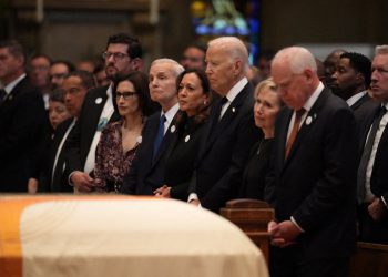 Biden, Harris i Walz sudjeluju u sprovodu demokratskog zakonodavca ubijen u Minnesoti zajedno sa suprugom