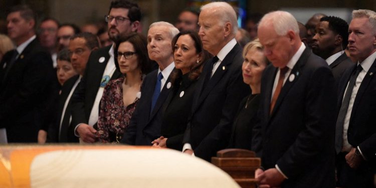 Biden, Harris i Walz sudjeluju u sprovodu demokratskog zakonodavca ubijen u Minnesoti zajedno sa suprugom