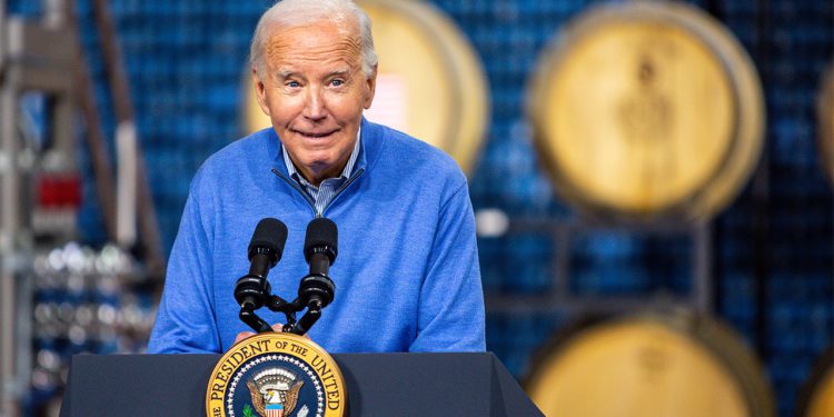 Biden se udvostručuje na autopen upotrebi, kaže da je kontrolirao Bijelu kuću