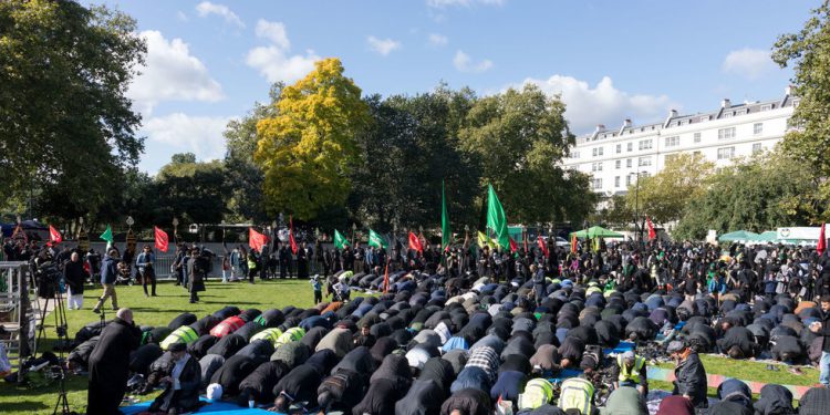 Bijelci postati manjina u Velikoj Britaniji u 40 godina – studij – RT World News