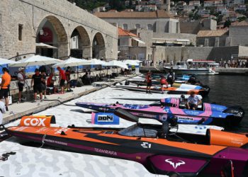 Bijesne ‘pile’ stigle u porat, sve je spremno za trkaći spektakl (FOTOGALERIJA)