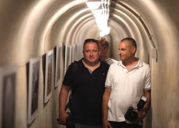 Biševo postalo dom impresivne fotografske izložbe „Iz visina u tišinu“