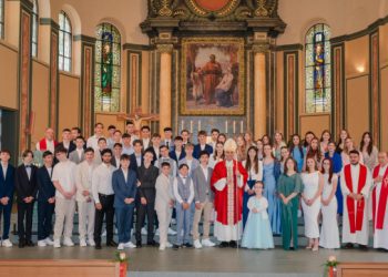 Biskup krizmao mlade u hrvatskim katoličkim misijama u Zűrichu i Bernu (FOTO)