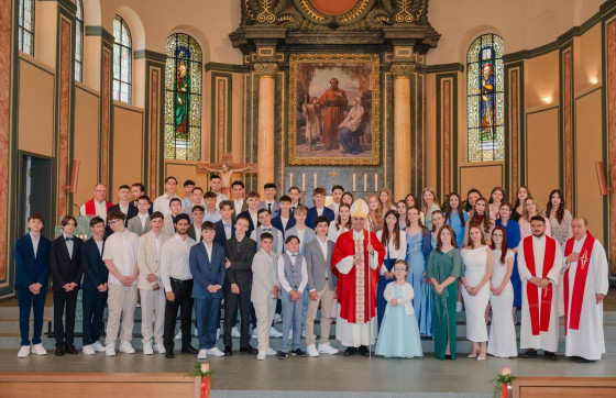 Biskup krizmao mlade u hrvatskim katoličkim misijama u Zűrichu i Bernu (FOTO)