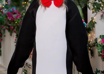 Biste li napustili kuću noseći ovu odjeću? Aussie reality zvijezda okreće glave u vrlo rizičnom odijelu