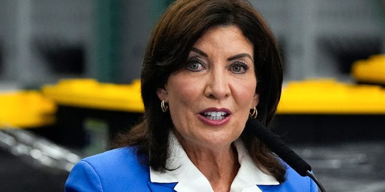 Bivši pomoćnik Hochula izložen kao kći visoke kineske komunističke partije propagandista