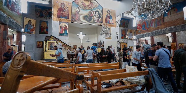 Bomber samoubojice ubija najmanje 13 u prepunu sirijsku crkvu u blizini Damaska