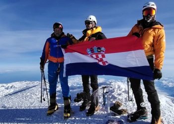 Bračani ruše stereotipe u humanitarnoj akciji “Srcem kroz planine”