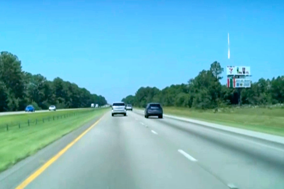 Više od 200 ljudi izvijestilo je da su vidjeli objekt