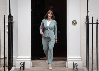 Britanija ‘nije u ratu’ unatoč tome što je poslala RAF Jets na Bliski Istok, kaže Reeves