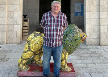 Britanski čovjek nasukan u Izraelu smatra pustinjskim bijegom nakon iranskih raketnih štrajkova