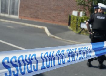 Britanski gay par optužen za silovanje i ubojstvo djeteta koje su htjeli usvojiti – RT World News