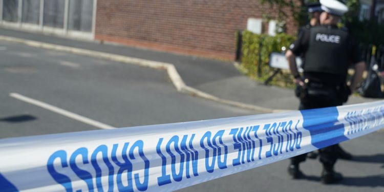 Britanski gay par optužen za silovanje i ubojstvo djeteta koje su htjeli usvojiti – RT World News