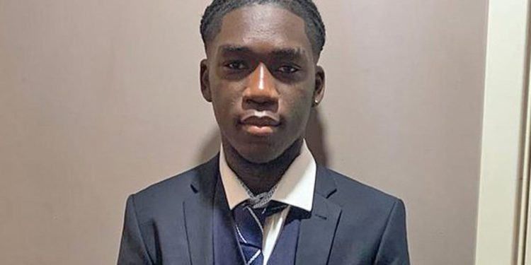 Britanski tinejdžer Marcus Fakana zatvoren u Dubaiju zbog seksa s djevojkom, 17, moli se za milost