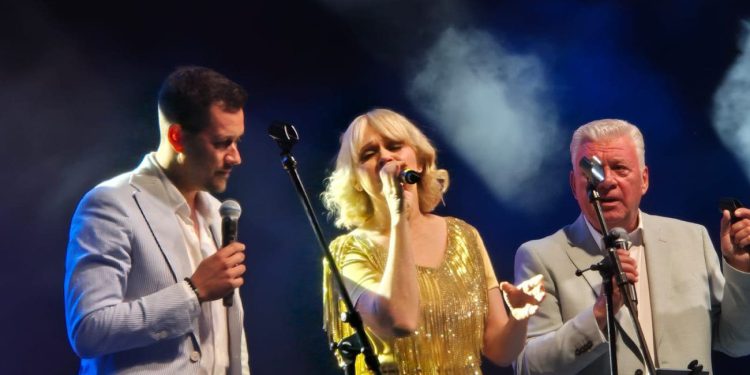 Brojne domaće zvijezde na pozornici na Žnjanu: “Stječe se dojam da je razglas malo prehlađen”