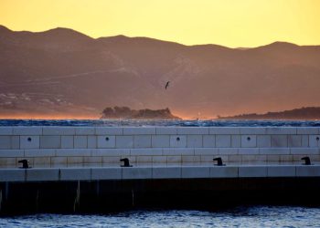 Bura, podno Velebita i olujna