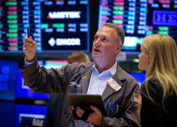 Burzovni pad nakon napada na Iran: Dow -1,3%, DAX -3,2%, CAC -1,5%