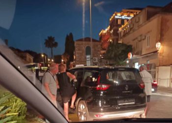 Čega se sve neće sjetiti? ‘Frajer’ skinuo tablice i vozi Uber da ne bi dobio kaznu zbog prolaska Zonom