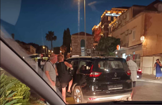 Čega se sve neće sjetiti? ‘Frajer’ skinuo tablice i vozi Uber da ne bi dobio kaznu zbog prolaska Zonom