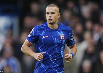 Chelsea Strip 89 milijuna funti zvijezda Mykhailo Mudryk iz njihove majice br.