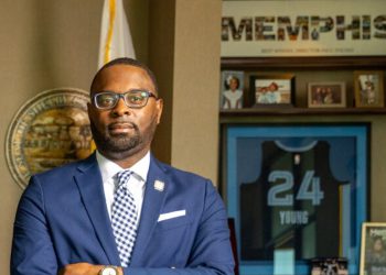 Čovjek uhićen nakon što se pojavio u kući gradonačelnika Memphisa s Taser -om, vrpcom s vodom i konopom u automobilu