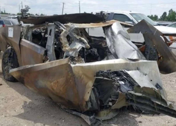 CyberTruck “defektivno dizajniran”, izgorio je tako vruće u sudaru da su vozačeve kosti doslovno raspadale: tužba