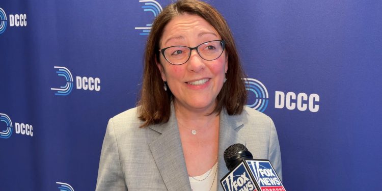 DCCC stolica cilja na GOP House većinu jer se demokrati suočavaju s unutarnjim izazovima