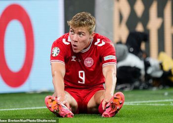 Danski mediji tvrde da se Rasmus Hojlund ‘mora tresti u hlačama nakon što je suigrači glavna uloga u litvi od 5-0:’ on je pretekao ‘