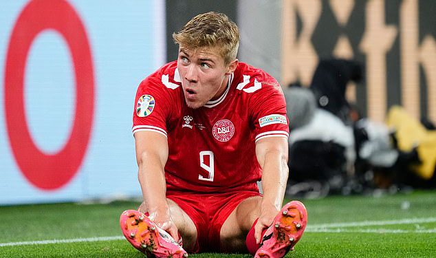Danski mediji tvrde da se Rasmus Hojlund ‘mora tresti u hlačama nakon što je suigrači glavna uloga u litvi od 5-0:’ on je pretekao ‘