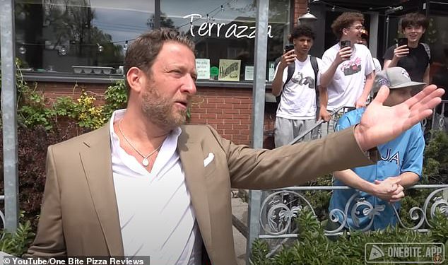 Dave Portnoy izvire u gužvu Heckling Antisemits Slurs tijekom događaja u Torontu Pizza