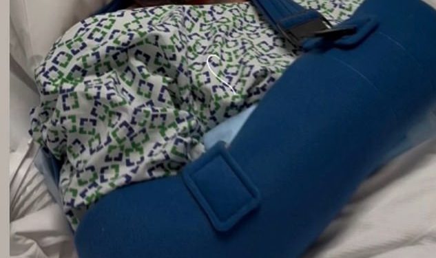 David Beckham hospitalizirao se nakon što je ostao u ‘nepodnošljivoj’ boli – kao što supruga Victoria dijeli sliku zvijezde s rukom u Sling