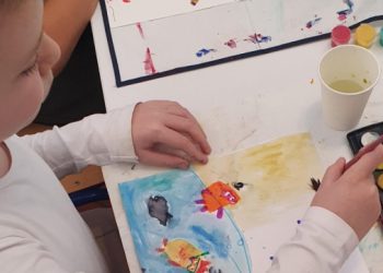 Dječak s Lastova je pravo umjetničko čudo: Jakov stvara i po nekoliko radova dnevno, ima iznimne vještine, a u četvrtak mu je izložba