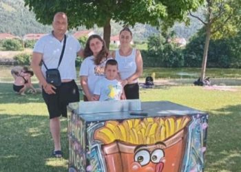 Djevojčica (12) u Hercegovini otvorila štand s pomfritom, želi pomoći teško bolesnom ocu