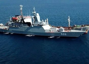 Do zuba naoružan ruski ratni brod se “prerušen” provukao kroz La Manche!