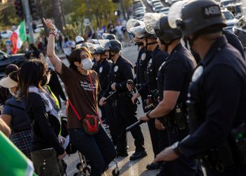 Dodgers doniraju milijun dolara za pomoć obiteljima na koje utječu Trumpovi ledeni napadi dan nakon što su sa stadiona blokirali savezne agente sa stadiona