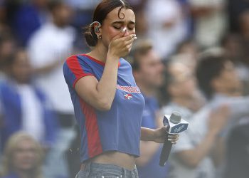 Dodgersovi obožavatelji donose presudu o Nacionalnoj himnoj pjevačici Nezzi’s Ice Protest dok govori o ‘ludi’ reakciji