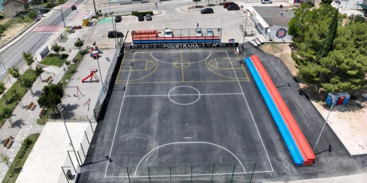 Dovršena obnova igrališta na Petrićevu, ulaganje vrijedno 50.000 eura