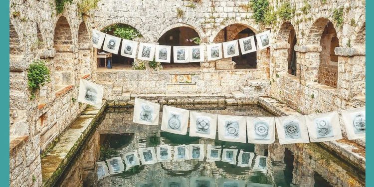 “Draga voda” – nova izložba Glorie Oreb u Starome Gradu otkriva snagu umjetnosti i prostora